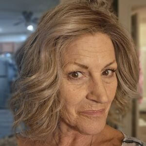 Short Layered Wavy Lace Front Wig in Ash Blonde